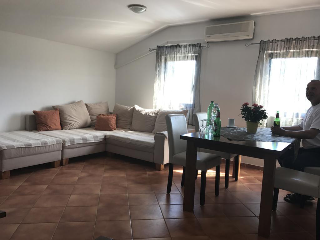 Apartments Miljak Fazana Luaran gambar